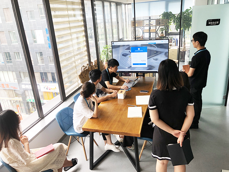 青岛网络推广公司将逐渐将内部培训常态化，提高员工上台交流知识