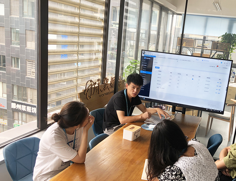 青岛网络推广公司将逐渐将内部培训常态化，提高员工上台交流知识